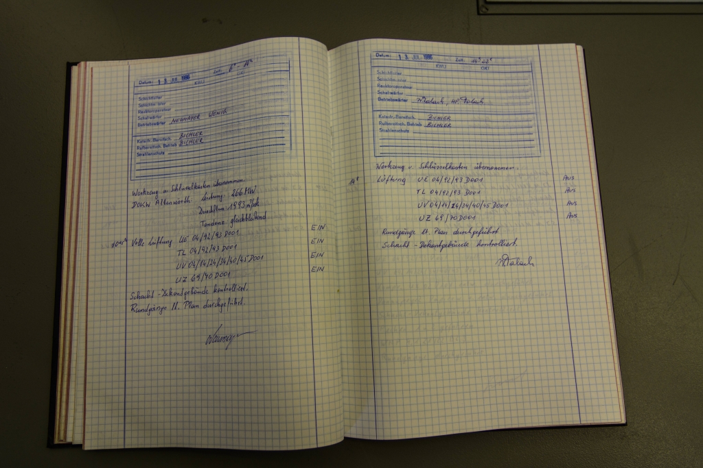 Schichtbuch auf Papier